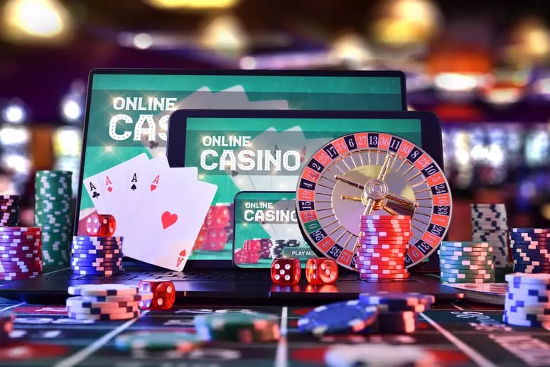 Pemindaian kode QR menggunakan aplikasi dompet digital